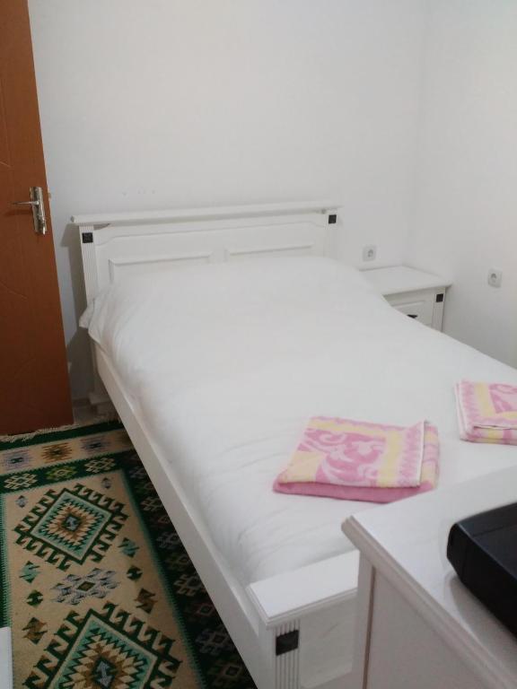 A bed or beds in a room at Villa Avdira