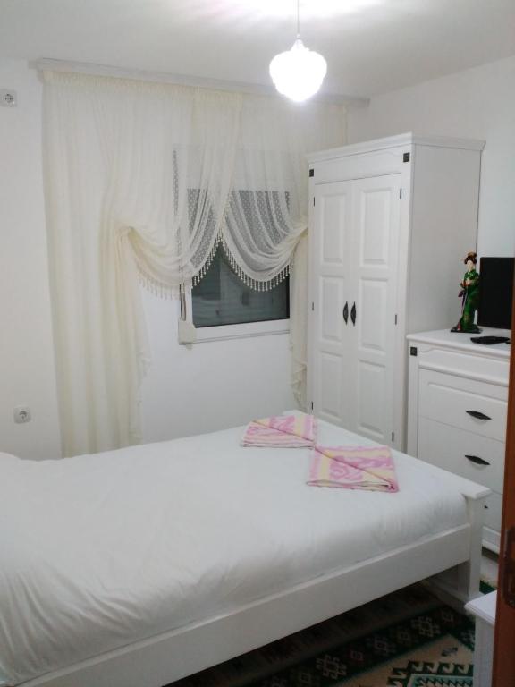 A bed or beds in a room at Villa Avdira