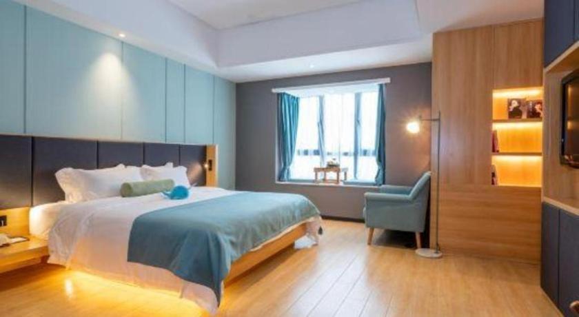 Postel nebo postele na pokoji v ubytování Immersing Hotels & Resort Yunzhu Meiyuan Wuyishan Impression Dahongpao