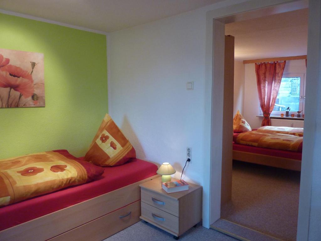 Un pat sau paturi într-o cameră la Feriendomizil Elbsandsteingebirge
