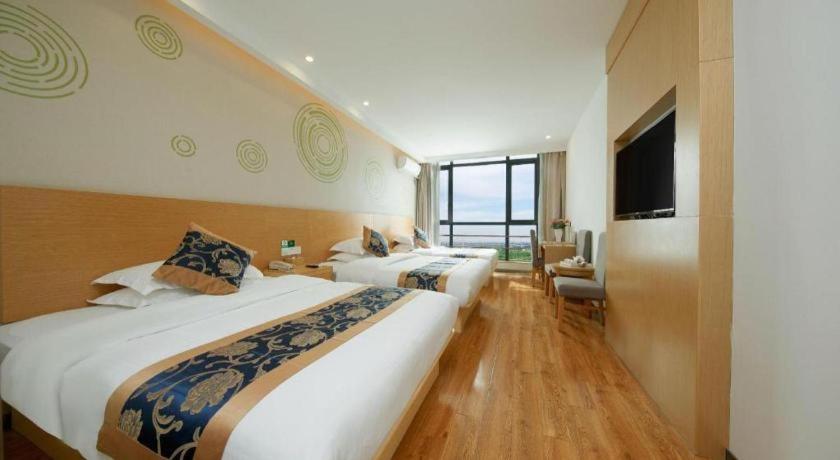 Ένα ή περισσότερα κρεβάτια σε δωμάτιο στο Green Tree Inn Fengxian New City Metro Station Jiukeshu Art Center