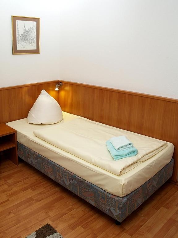 Postel nebo postele na pokoji v ubytování Altstadthotel Wienecke