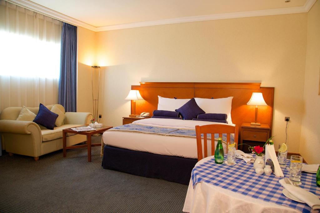 Postel nebo postele na pokoji v ubytování Lavender Hotel Sharjah