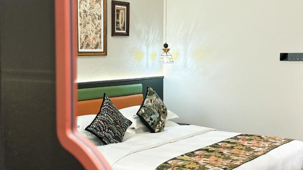 Postel nebo postele na pokoji v ubytování Vishan Garden Boutique Hotel 厦门维尚花园潮宿 中山路步行街店
