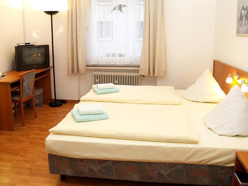 Postel nebo postele na pokoji v ubytování Altstadthotel Wienecke