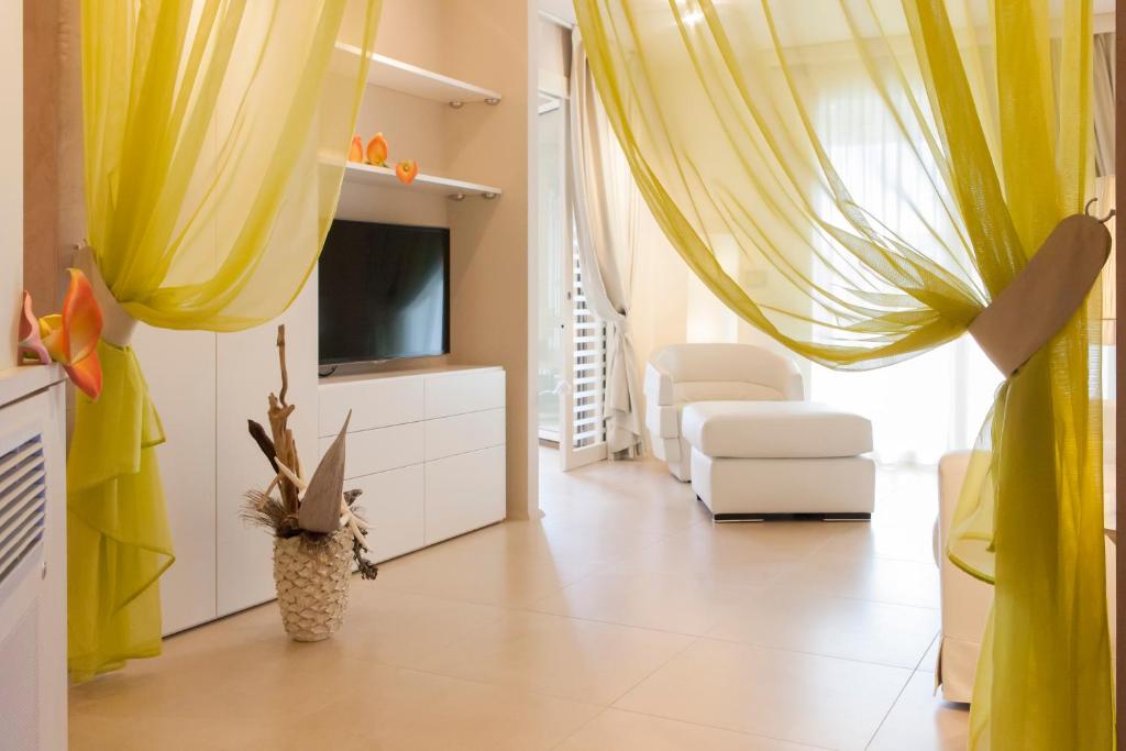 Телевизор и/или развлекательный центр в Suite & Spa Mirabel