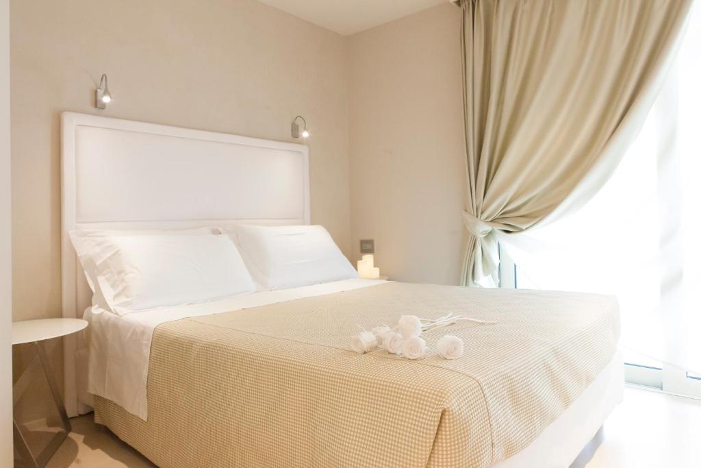 Кровать или кровати в номере Suite & Spa Mirabel