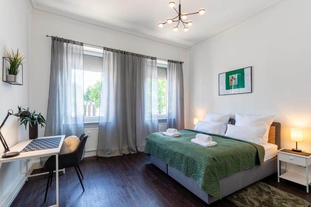 Zentral gelegenes 3 Schlafzimmer - Apartment mit Einzelbetten bis 7 Personen - Three-Bedroom Apartment With Balcony
