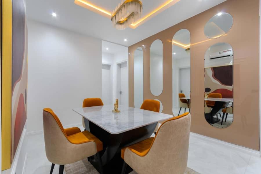 Posezení v ubytování 4BR Apt-Swimming-Pool-Gym-WiFi