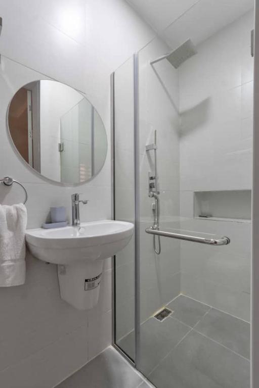 Koupelna v ubytování 4BR Apt-Swimming-Pool-Gym-WiFi