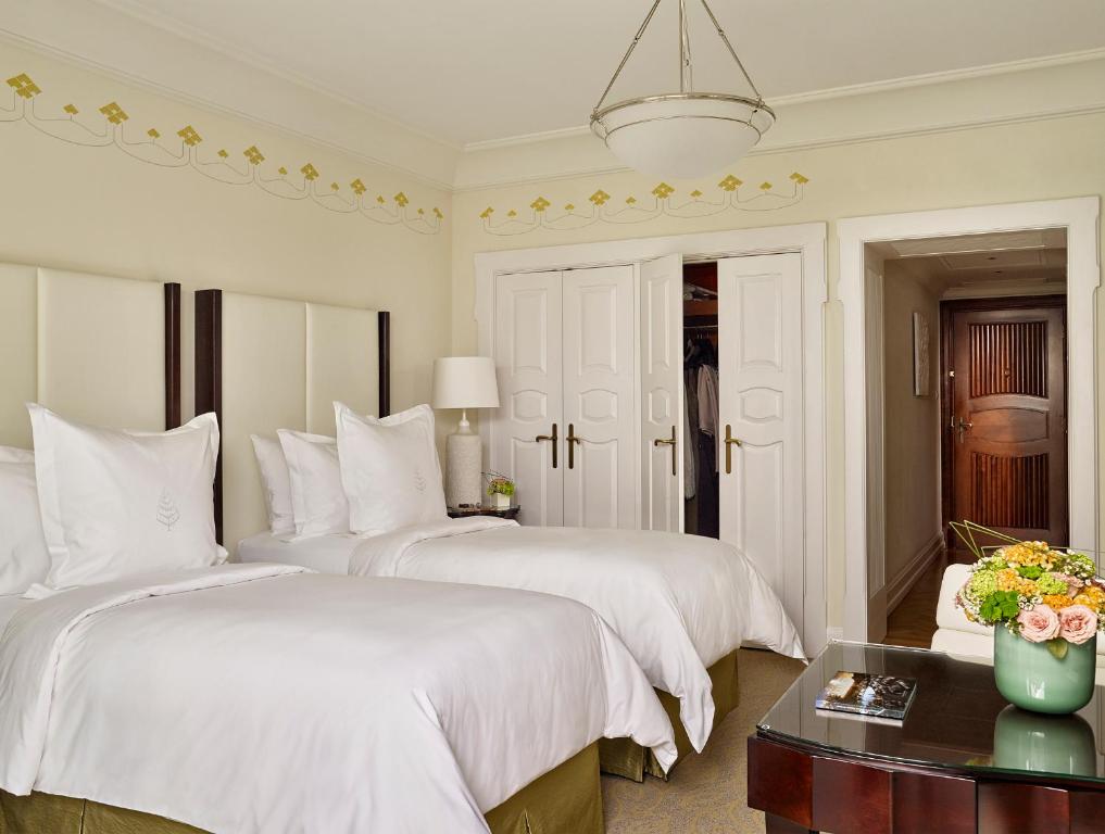 Posteľ alebo postele v izbe v ubytovaní Four Seasons Hotel Gresham Palace Budapest