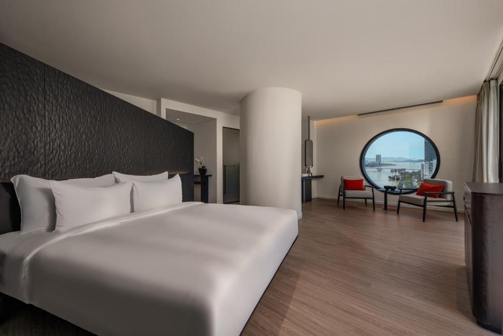 Grand Suite with Balcony and River View - Free minibar per stay