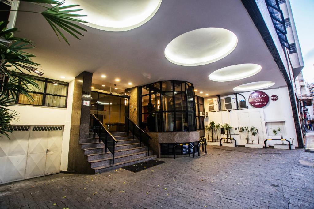 a building with a staircase in front of it at San Juan Business São Paulo in São Paulo