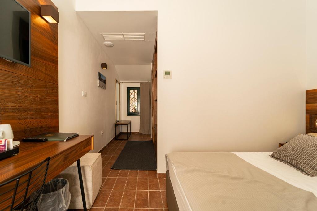 Postel nebo postele na pokoji v ubytování Heritage Hotel Maskovica Han