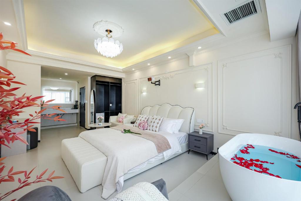 Postel nebo postele na pokoji v ubytování Baihong Riverview aparment-Chongqing Jiefangbei