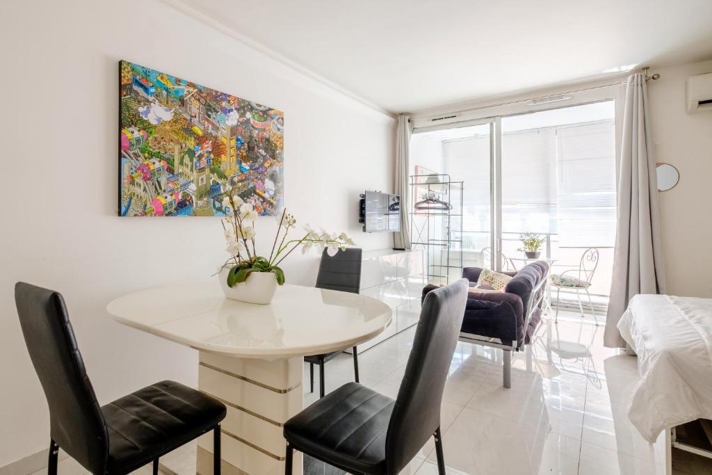 Photo de la galerie de l'établissement Studio 4 personnes bord de mer, à Saint-Laurent-du-Var