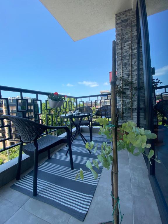 コブレチにあるSun kissed sea view Apartment Kobuletiのギャラリーの写真