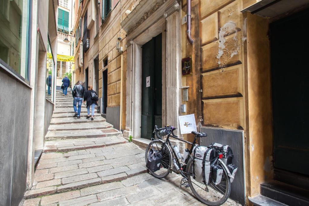 Jízda na kole v ubytování OStellin Genova Hostel nebo okolí