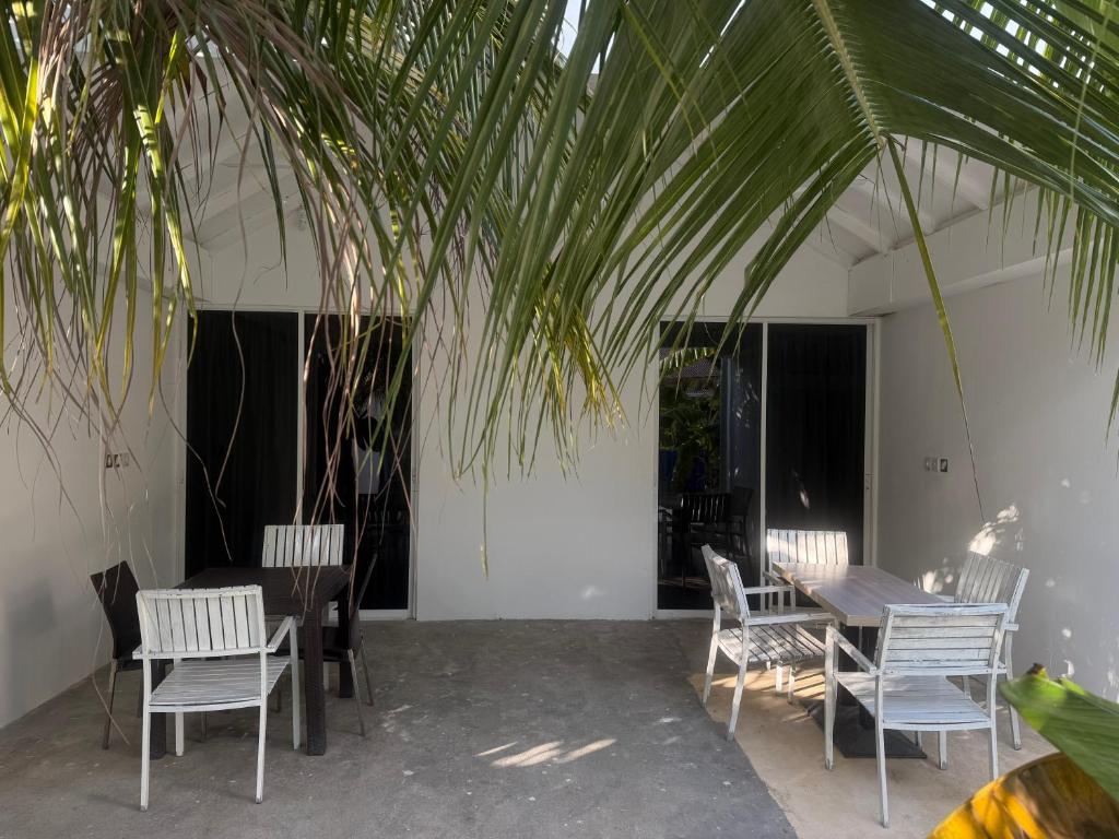 Patio nebo venkovní prostory v ubytování Paradise by Rashuthere Maldives