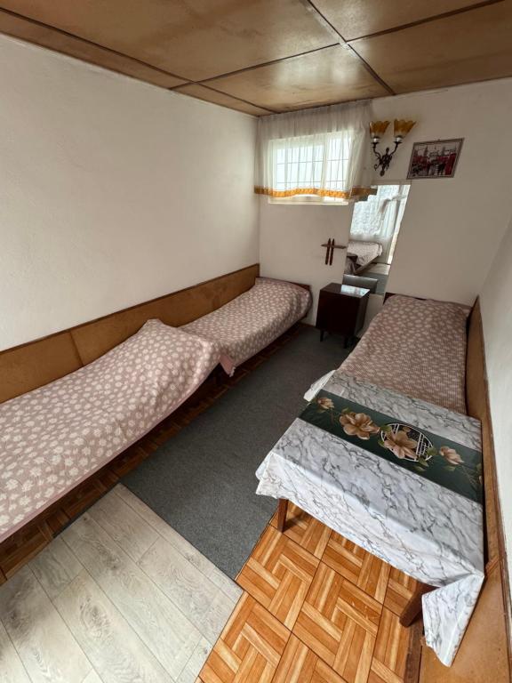 Postel nebo postele na pokoji v ubytování Kosmos