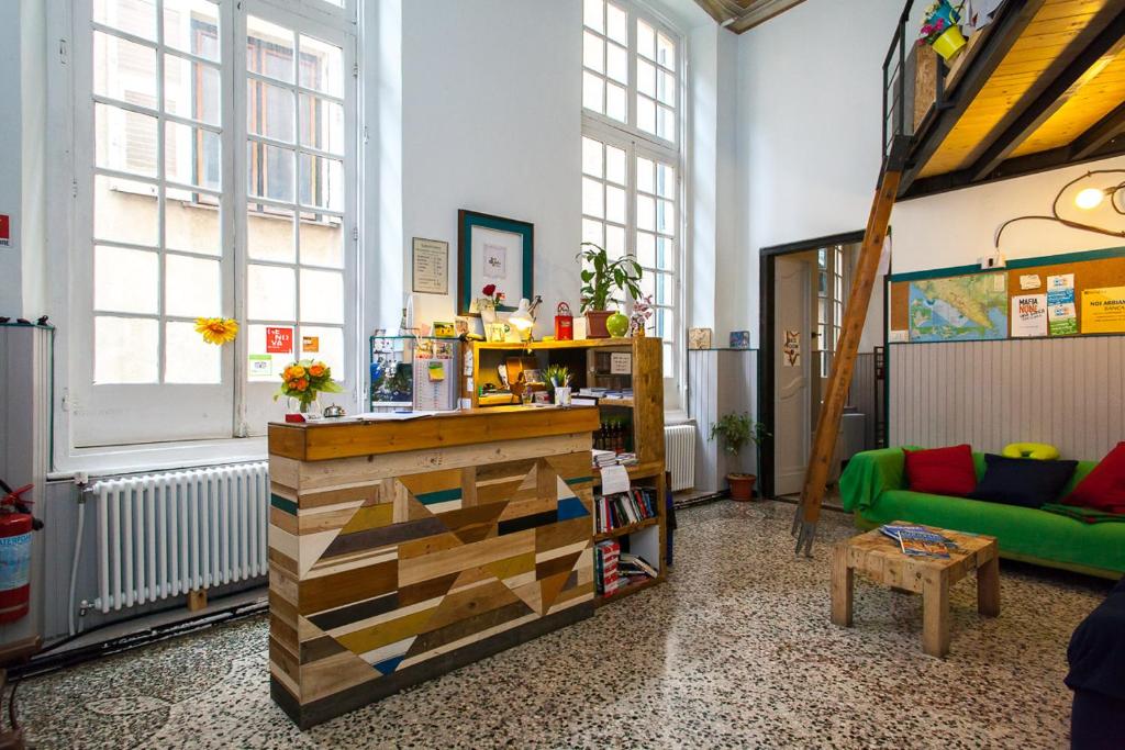 Posezení v ubytování OStellin Genova Hostel