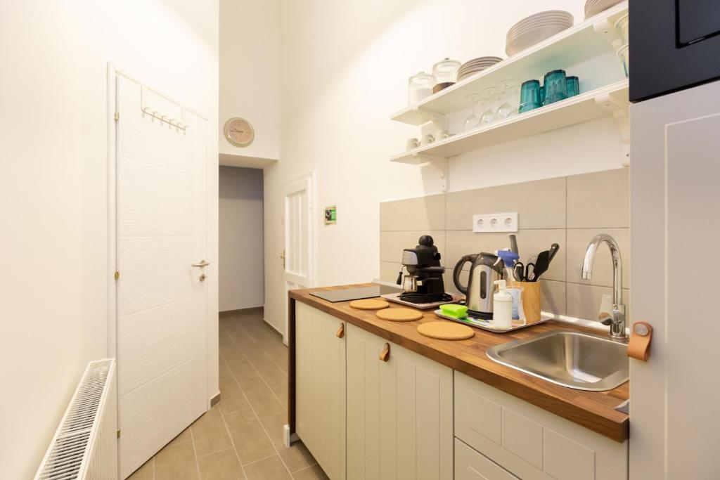 Kuchyň nebo kuchyňský kout v ubytování Eiffel Apartment