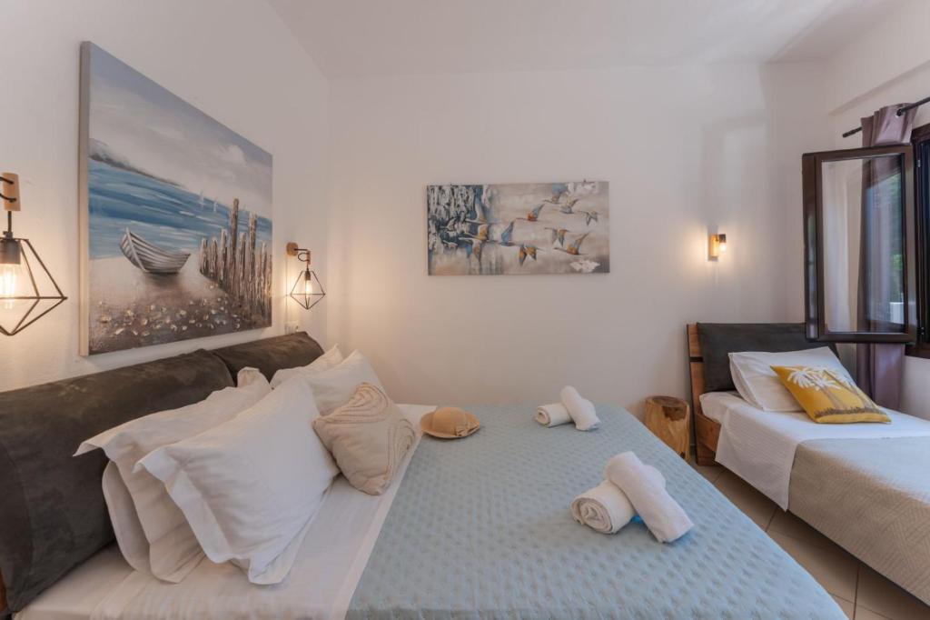 Łóżko lub łóżka w pokoju w obiekcie SKYROS AVRA Residences