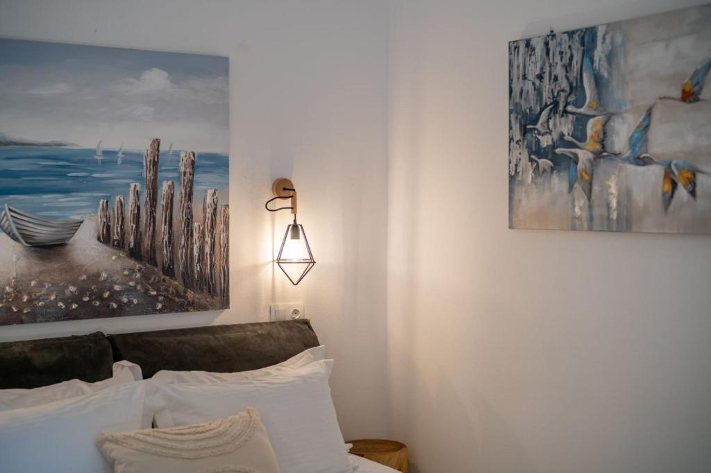 Łóżko lub łóżka w pokoju w obiekcie SKYROS AVRA Residences