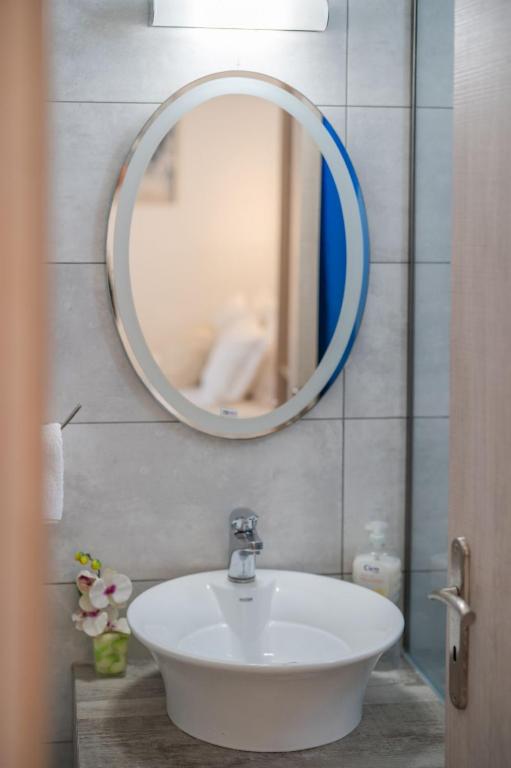 Łazienka w obiekcie SKYROS AVRA Residences