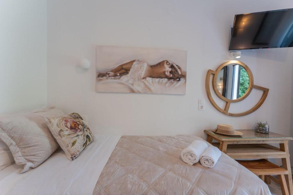 Łóżko lub łóżka w pokoju w obiekcie SKYROS AVRA Residences