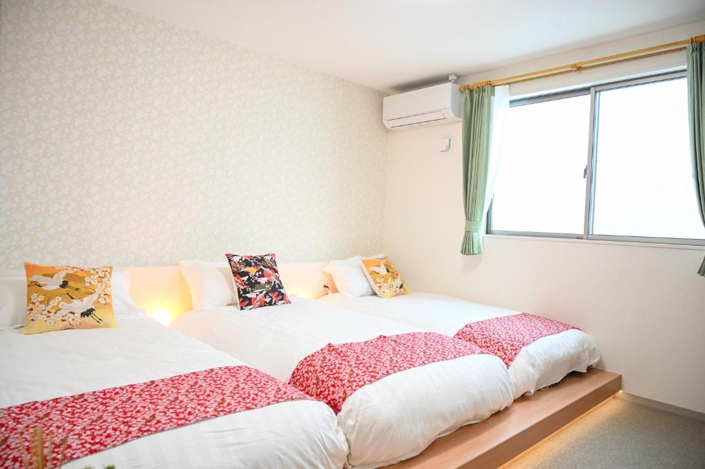 Ένα ή περισσότερα κρεβάτια σε δωμάτιο στο 大阪梅田淀川花民宿201套房