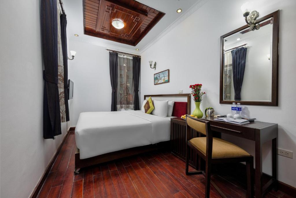 Postel nebo postele na pokoji v ubytování Hanoi Posh Boutique Hotel