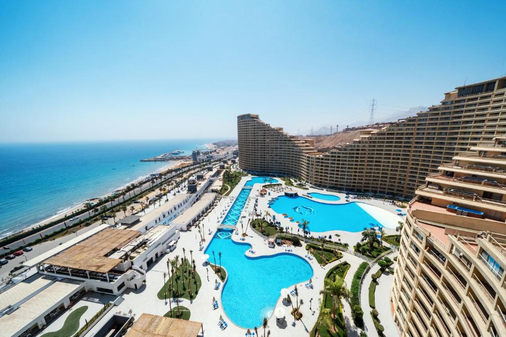 Bazén v ubytování Porto Sokhna Beach Resort nebo v jeho okolí
