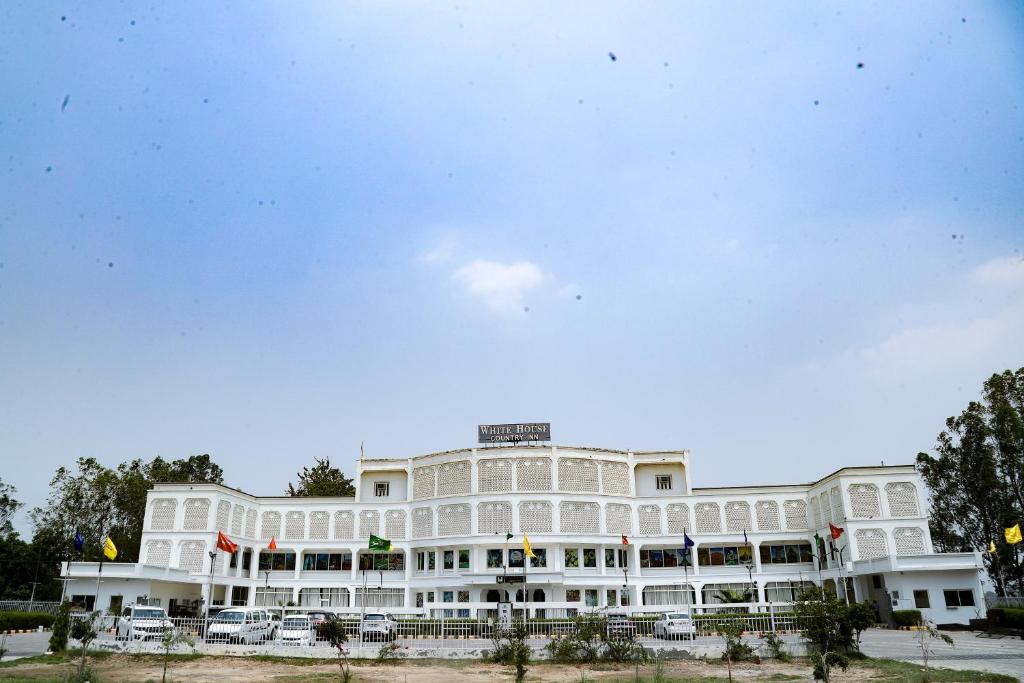 White House Country Inn By PEARL Luxury Hotel In Jhajjar, Jhajjar ...