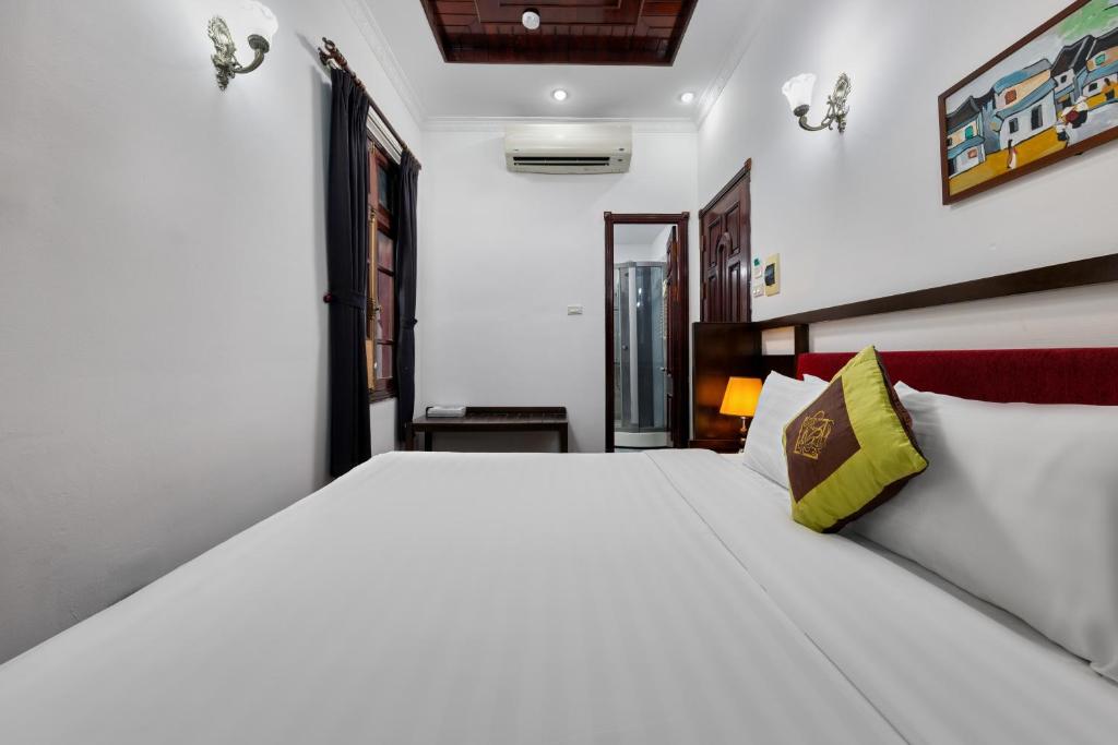 Postel nebo postele na pokoji v ubytování Hanoi Posh Boutique Hotel