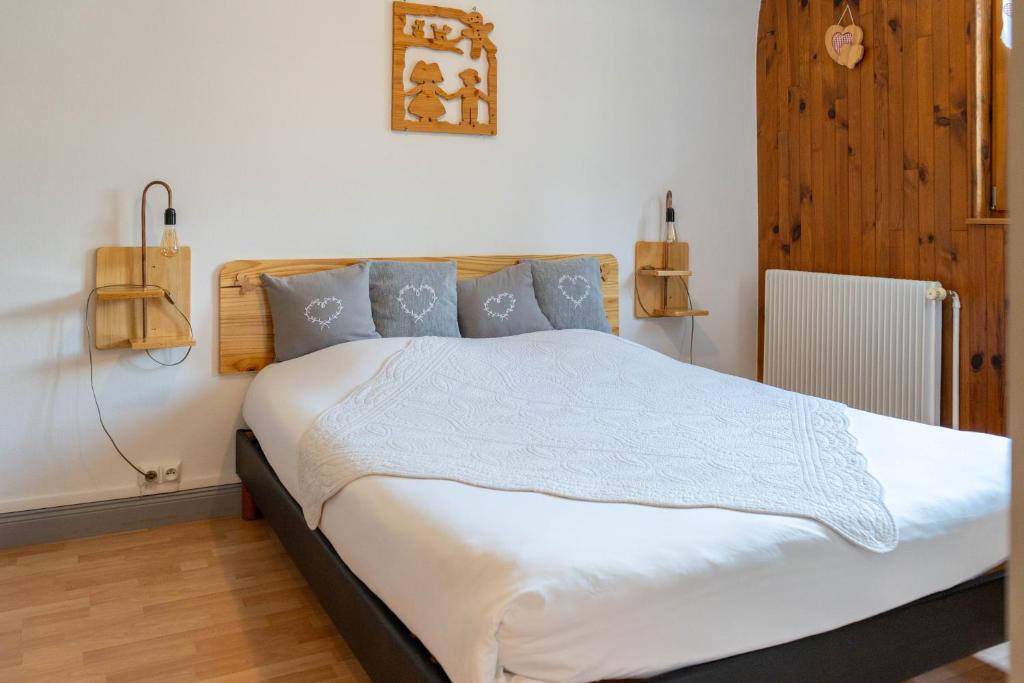 Postel nebo postele na pokoji v ubytování Chambres d'hôtes A la Fecht Nature et Bien-être