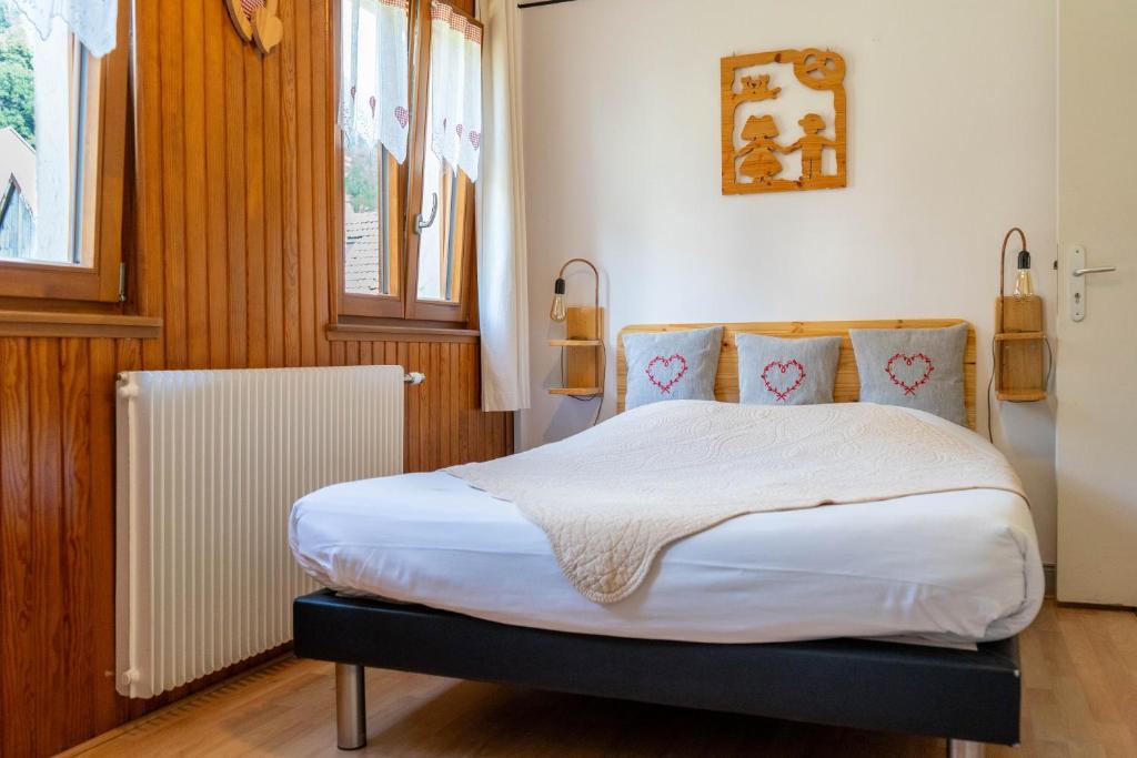 Postel nebo postele na pokoji v ubytování Chambres d'hôtes A la Fecht Nature et Bien-être