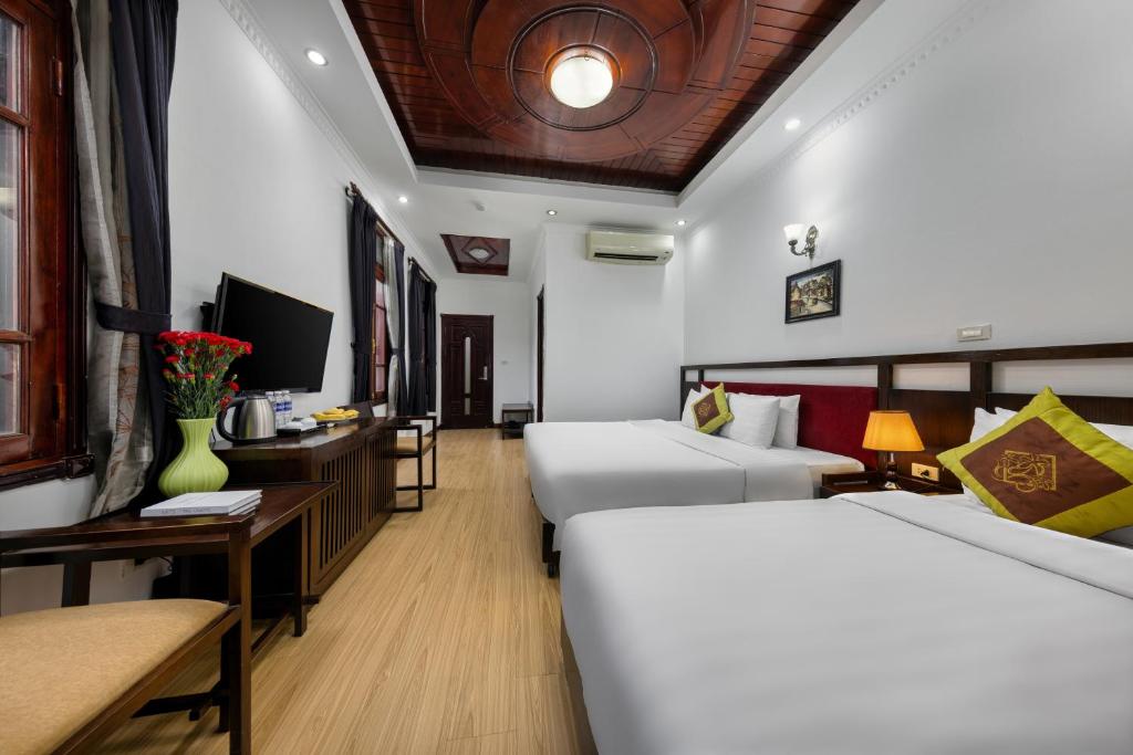 Postel nebo postele na pokoji v ubytování Hanoi Posh Boutique Hotel