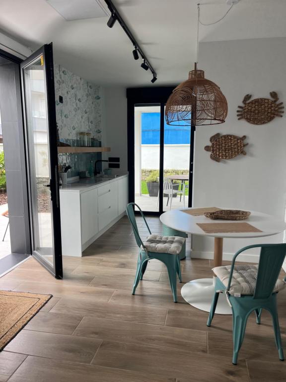 a kitchen and dining room with a table and chairs at apartamento casa palmera in Suances
