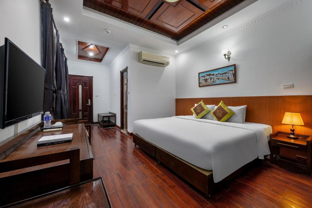TV a/nebo společenská místnost v ubytování Hanoi Posh Boutique Hotel