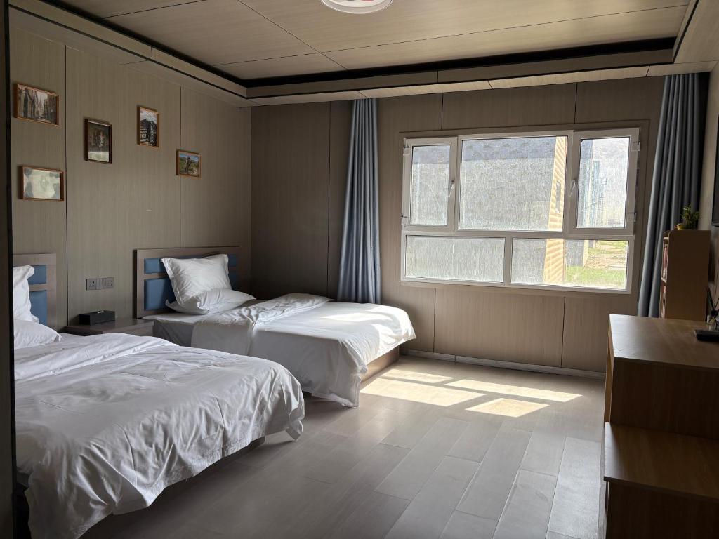 Postel nebo postele na pokoji v ubytování Fengchui Banxia Manor Wild Luxury Camp