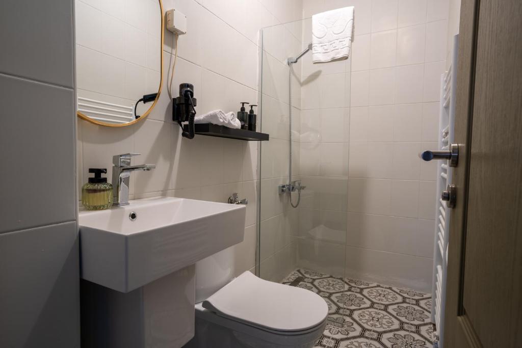 Koupelna v ubytování Saffron Boutique Hotel