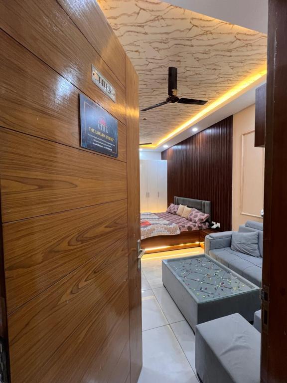 a room with a wooden door with a couch and a bed at Atha luxury studio 02 in Jāmb