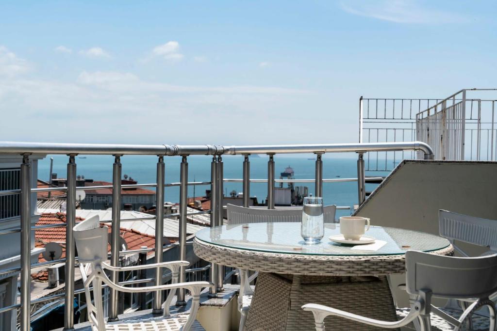 Castle Franco Suites - 2