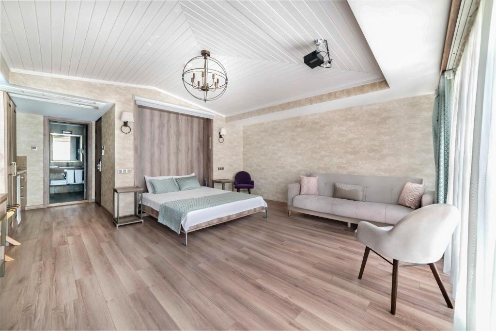 Castle Franco Suites - 1