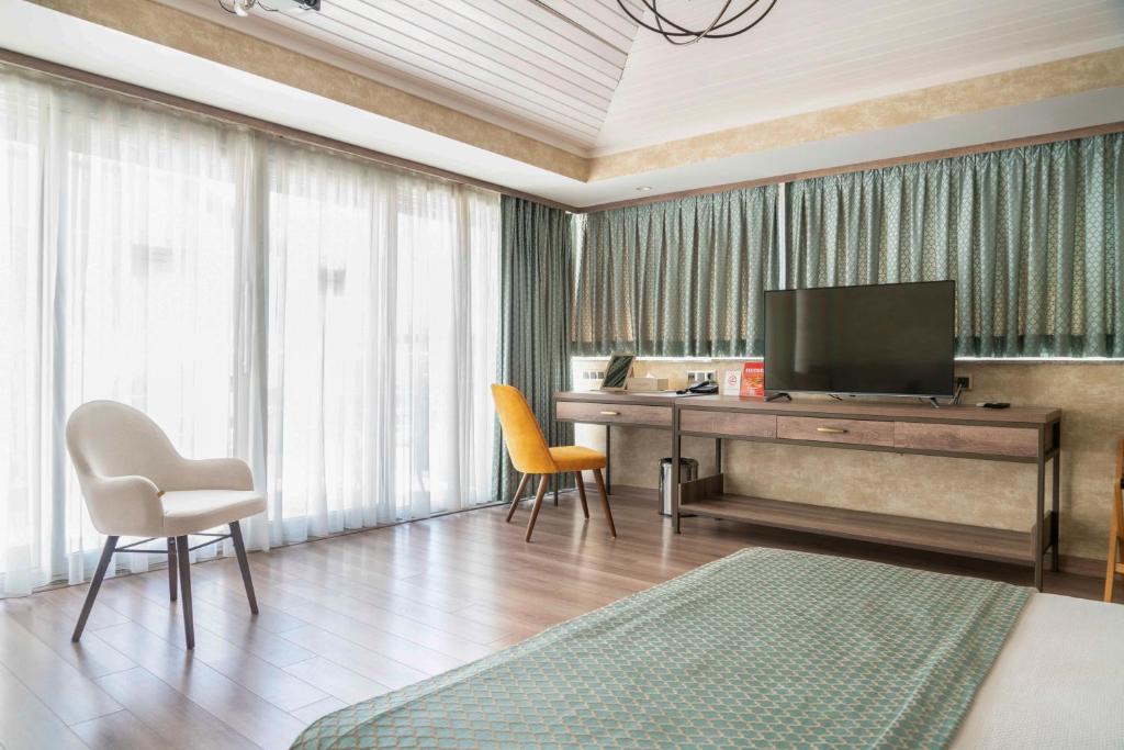 Castle Franco Suites - 8