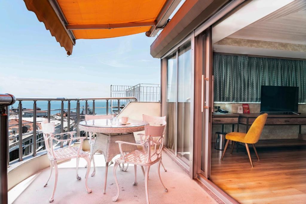 Castle Franco Suites - 6