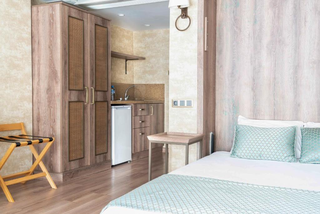 Castle Franco Suites - 9