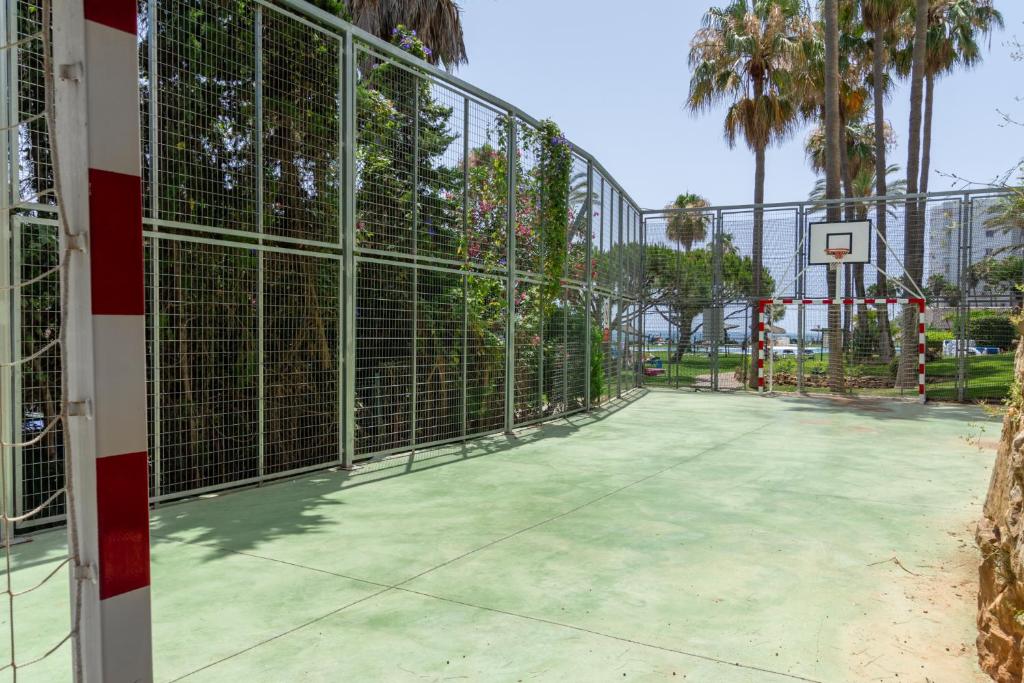 Tenis alebo squash v ubytovaní Mi Capricho Playa Marbella alebo jeho okolí