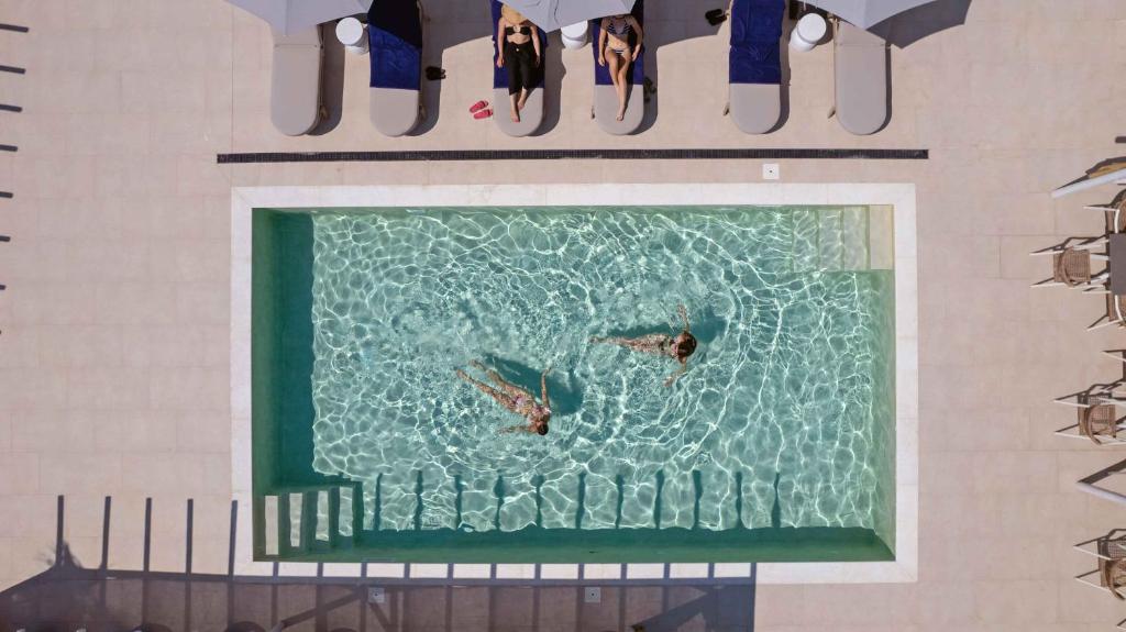 Bazén v ubytování Linari Sea & Suites nebo v jeho okolí